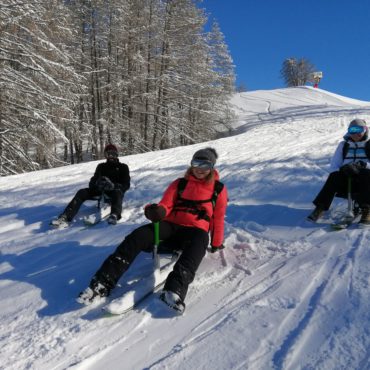 Olivier Malamaire, Directeur Général de SNOOC vient nous présenter cette nouvelle pratique de glisse. Il s'agit notamment pour le version touring de skis de randonnée qui se transforment pour la descente en luge sur un ski avec un siège.