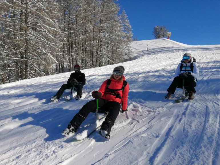 Olivier Malamaire, Directeur Général de SNOOC vient nous présenter cette nouvelle pratique de glisse. Il s'agit notamment pour le version touring de skis de randonnée qui se transforment pour la descente en luge sur un ski avec un siège.