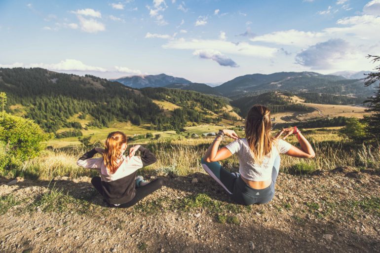 C'est la nouveauté de l'automne 2021 à Valberg, le sentier yoga et montagne. La marche et le yoga, deux disciplines sportives en plein essor avec de nombreux bienfaits physiques et psychiques. Pour nous en parler cette semaine, Camille Dacher, chargée de communication dans la station.