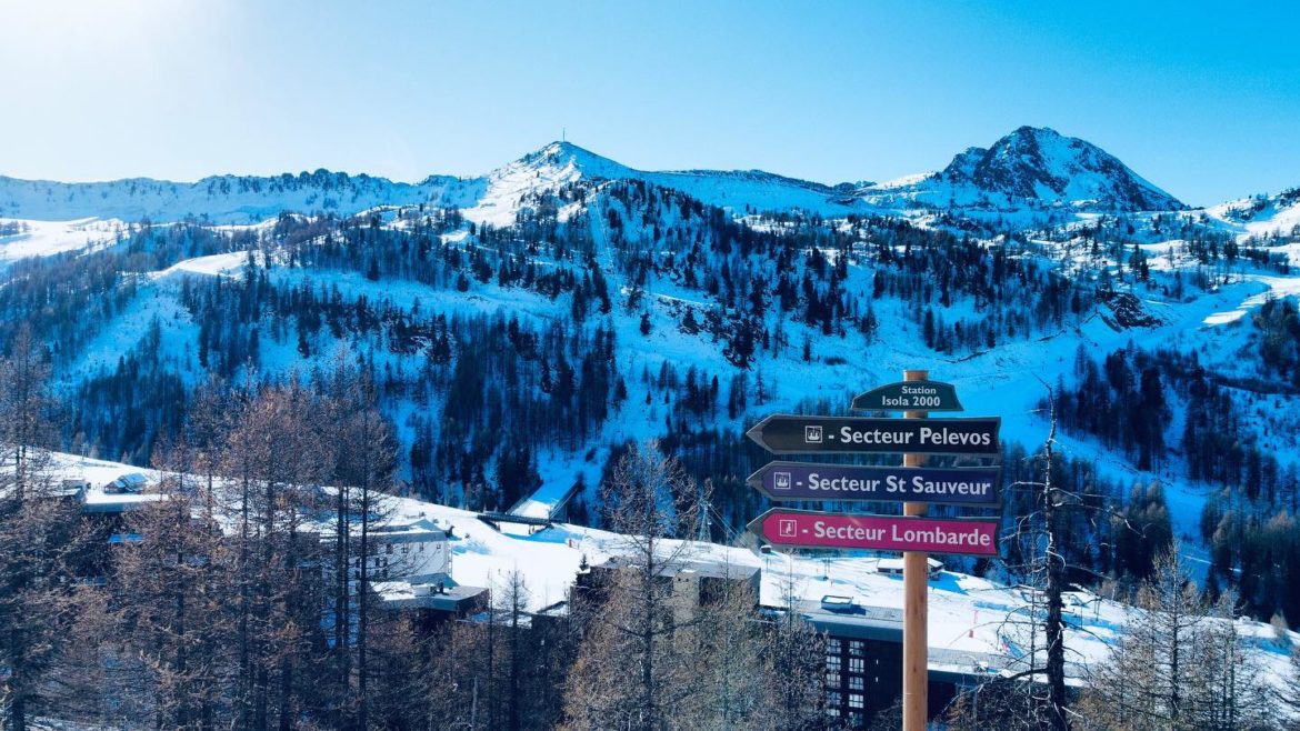 Rencontre durant cette saison d'hiver avec Mylène Agnelli Maire d'Isola Village et Isola 2000. L'occasion de revenir avec elle sur le taux de fréquentation de la station, les 50 ans d'Isola 2000, l'agenda des vacances d'hiver et sur les nombreux projets de réaménagement.