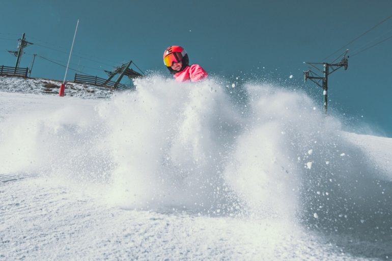 Mini club, ski nocturne, balade nocturne, atelier créatif, animations au pôle nordique,... Voici l'agenda de vos vacances d'hiver à Valberg avec Ethel Galetti, Responsable des animations et événements de la station.