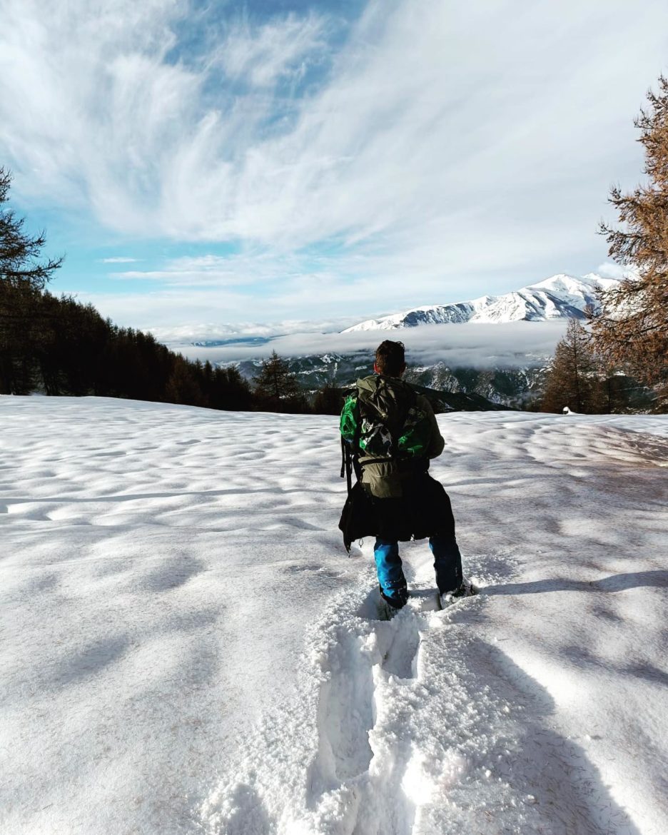 Hugo Padilla ainsi que d'autres accompagnateurs en montagne d'Ovarando vous proposent de nombreuses sorties en raquettes à neige durant les vacances de Noël.