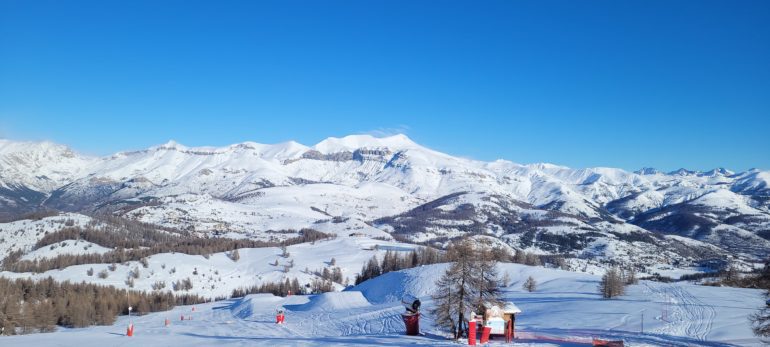 Pour nous parler de la SPLV, la Société Publique Locale de Valberg, nous recevons sur Oxygène Olivier Borot, Directeur Général de la station de Valberg. Zoom sur cette nouvelle entité, ce qu'elle gère et ses enjeux.